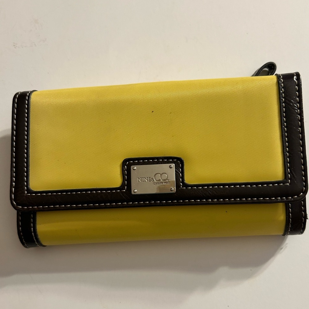 NINE & CO BY NINE WEST SUNNY YELLOW BROWN TRIM FABRIC FOLD OVER SNAP WALLET